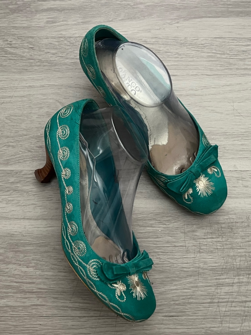 Franco Sarto Teal Embroidered Satin Bow Kitten Heel Pumps Women’s Size 8M